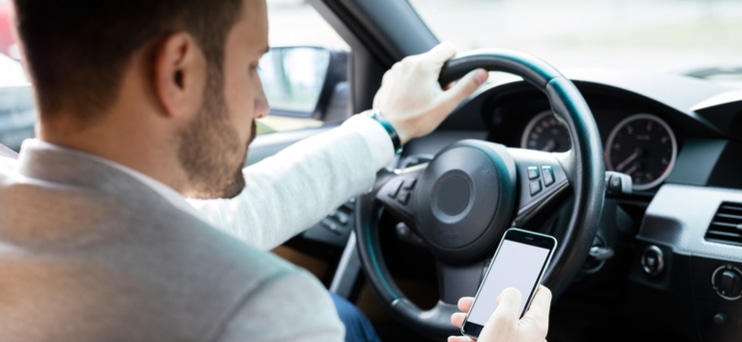 5-bad-driving-habits-to-get-rid-of-this-new-year-rad-law-firm